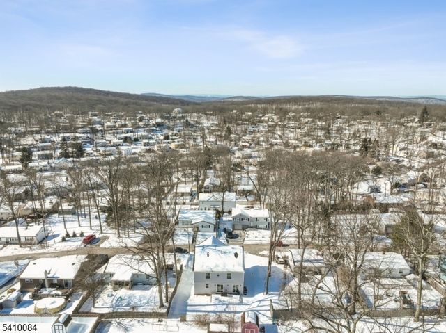 127 W End Ave, Hopatcong Boro, NJ 07843