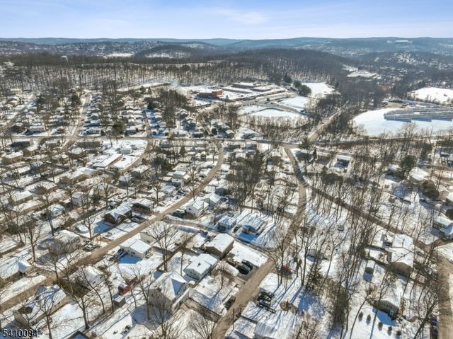 127 W End Ave, Hopatcong Boro, NJ 07843