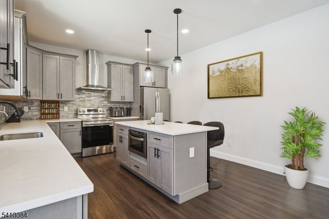 127 W End Ave, Hopatcong Boro, NJ 07843