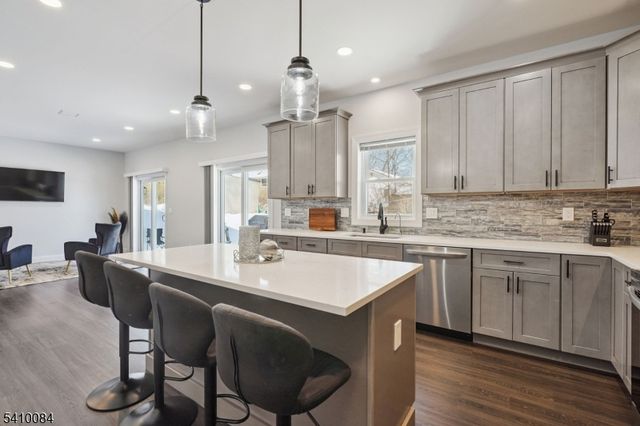 127 W End Ave, Hopatcong Boro, NJ 07843