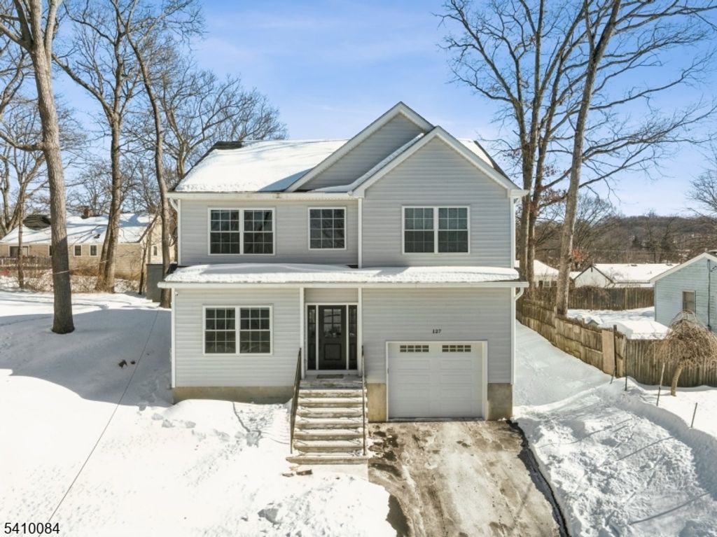 127 W End Ave, Hopatcong Boro, NJ 07843