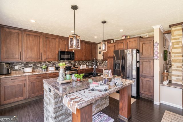 346 Gum Creek Rd, Roopville, GA 30170