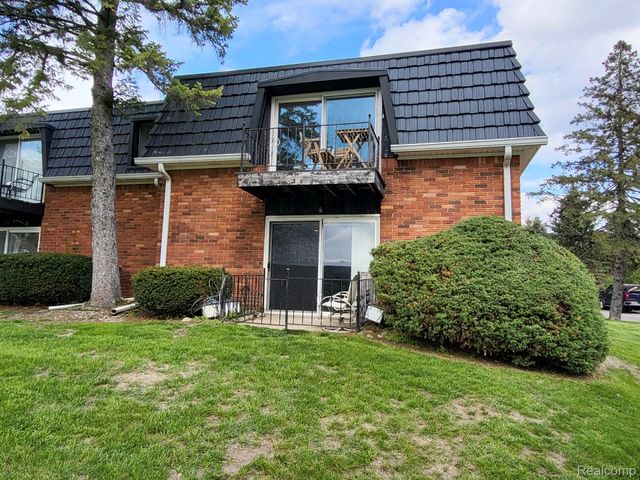 1844 Colonial Village Way 3, Waterford Charter Township, MI 48328