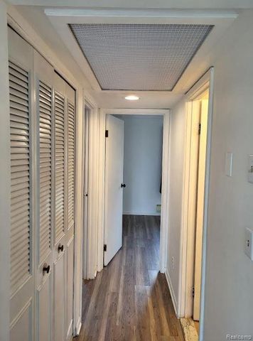 1844 Colonial Village Way 3, Waterford Charter Township, MI 48328