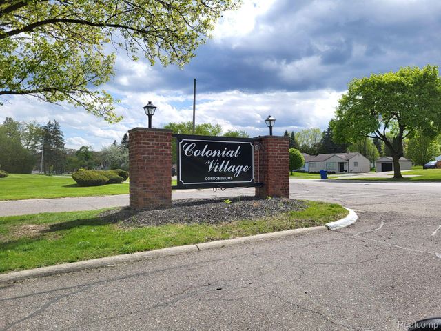 1844 Colonial Village Way 3, Waterford Charter Township, MI 48328