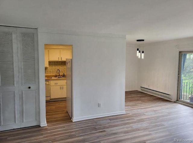 1844 Colonial Village Way 3, Waterford Charter Township, MI 48328