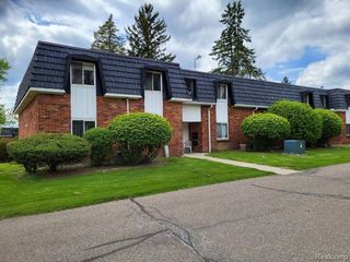 1844 Colonial Village Way 3, Waterford Charter Township, MI 48328