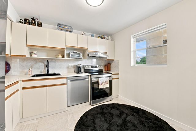 3231 HOLIDAY SPRINGS Boulevard 205, Margate, FL 33063