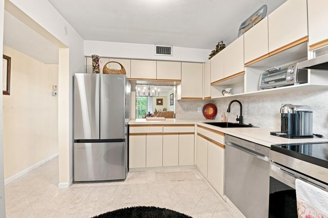 3231 HOLIDAY SPRINGS Boulevard 205, Margate, FL 33063
