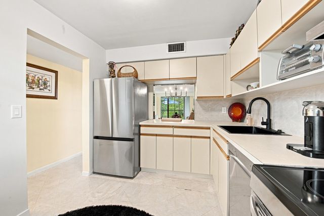 3231 HOLIDAY SPRINGS Boulevard 205, Margate, FL 33063