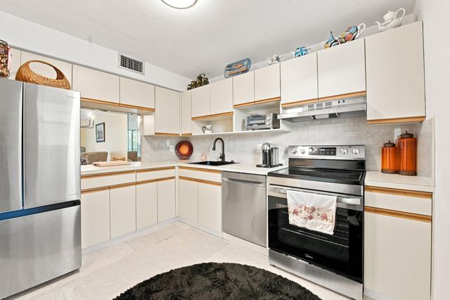 3231 HOLIDAY SPRINGS Boulevard 205, Margate, FL 33063
