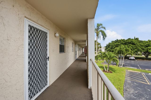3231 HOLIDAY SPRINGS Boulevard 205, Margate, FL 33063