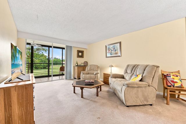 3231 HOLIDAY SPRINGS Boulevard 205, Margate, FL 33063