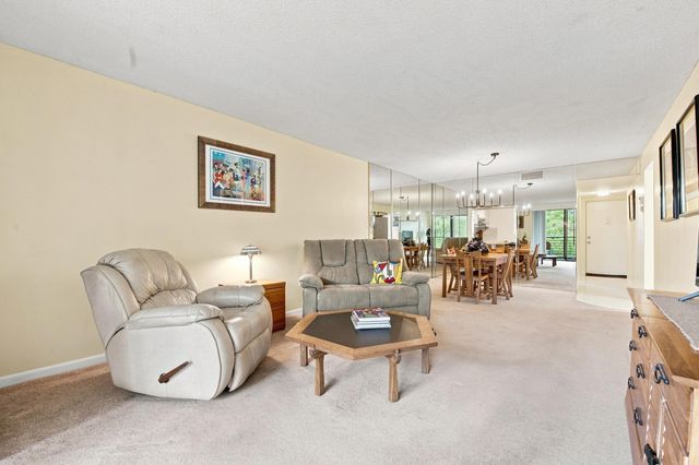 3231 HOLIDAY SPRINGS Boulevard 205, Margate, FL 33063
