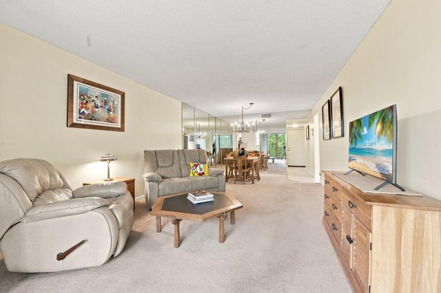 3231 HOLIDAY SPRINGS Boulevard 205, Margate, FL 33063