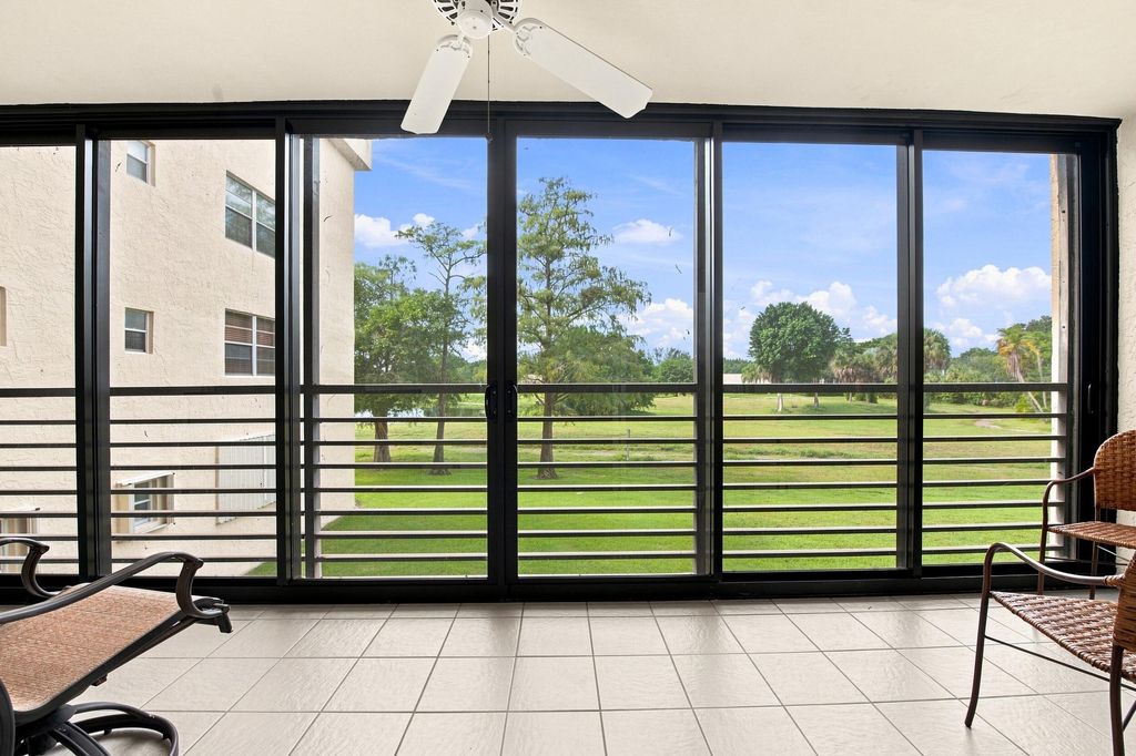 3231 HOLIDAY SPRINGS Boulevard 205, Margate, FL 33063