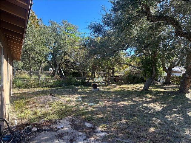 1205 W Terrace Blvd, Rockport, TX 78382