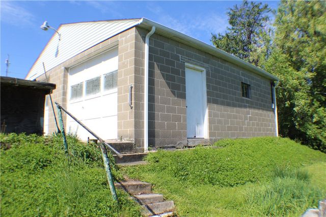 31 Pennsylvania Ave, California, PA 15419