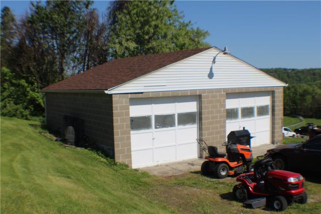 31 Pennsylvania Ave, California, PA 15419