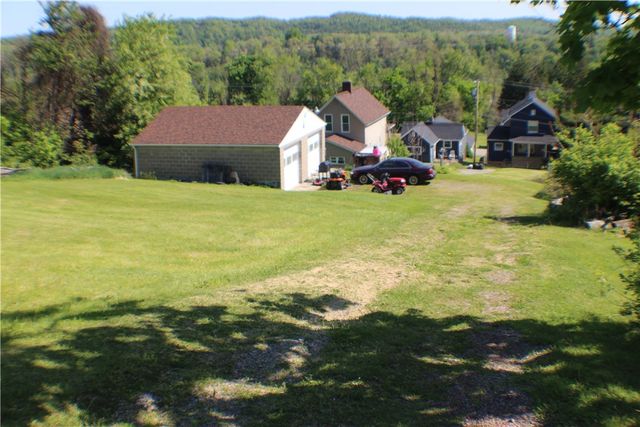 31 Pennsylvania Ave, California, PA 15419