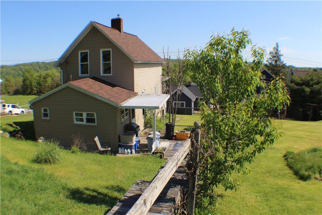 31 Pennsylvania Ave, California, PA 15419