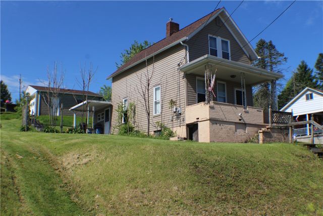 31 Pennsylvania Ave, California, PA 15419