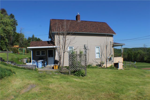 31 Pennsylvania Ave, California, PA 15419