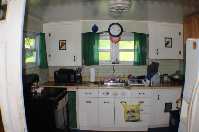 31 Pennsylvania Ave, California, PA 15419