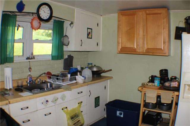 31 Pennsylvania Ave, California, PA 15419