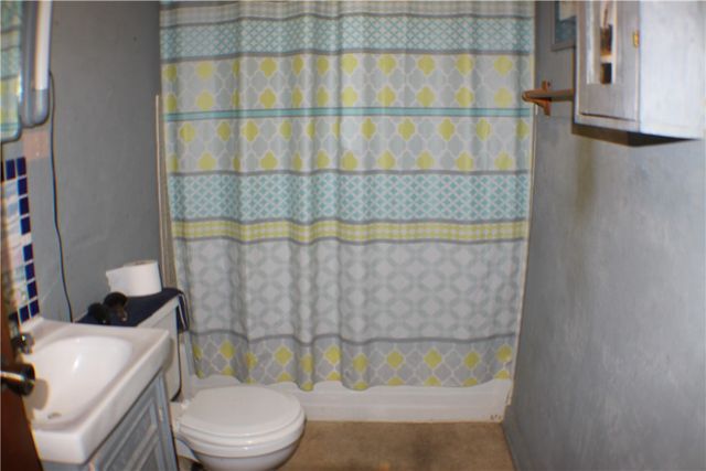 31 Pennsylvania Ave, California, PA 15419
