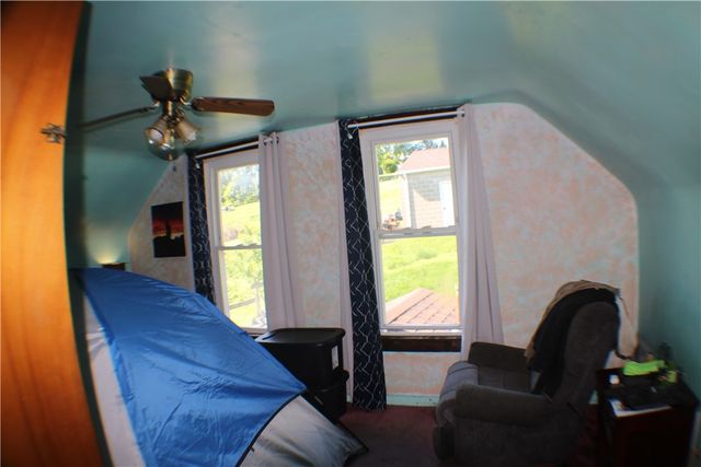 31 Pennsylvania Ave, California, PA 15419