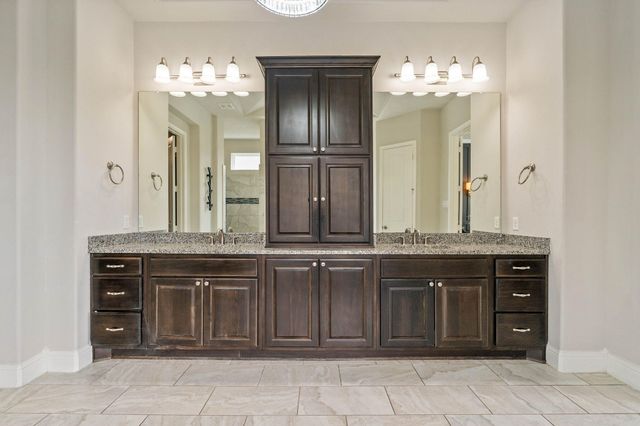 34 Jaden Oaks Place, Tomball, TX 77375