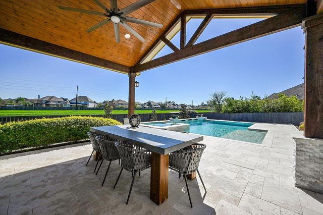 34 Jaden Oaks Place, Tomball, TX 77375