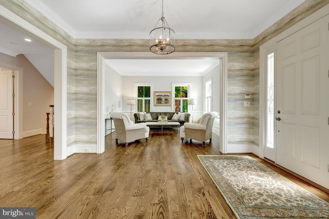 6514 FAIRLAWN DR, Mclean, VA 22101