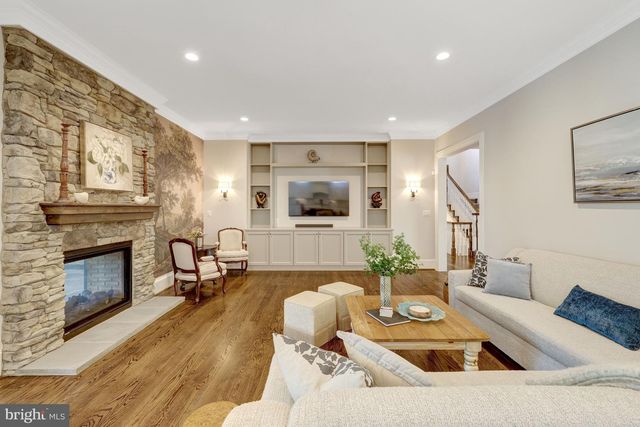 6514 FAIRLAWN DR, Mclean, VA 22101