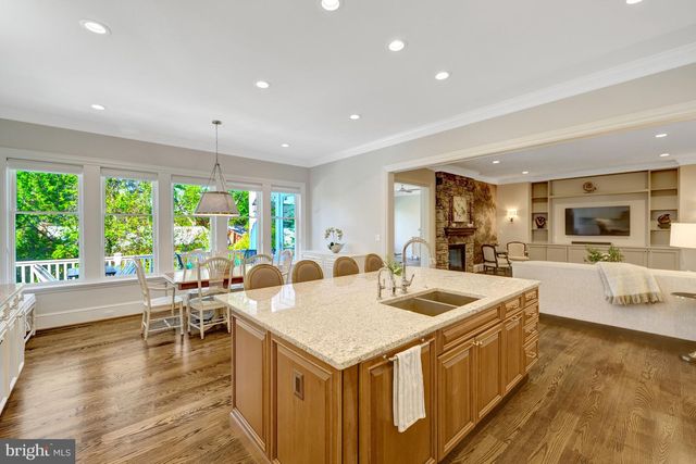 6514 FAIRLAWN DR, Mclean, VA 22101