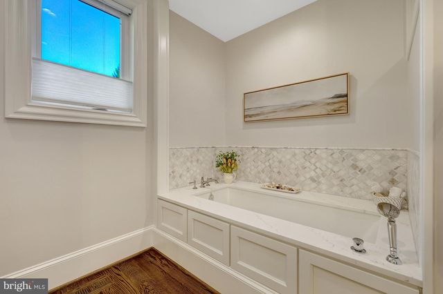 6514 FAIRLAWN DR, Mclean, VA 22101