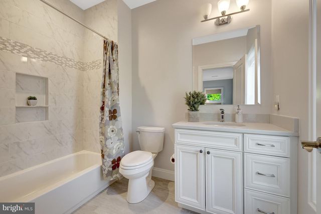 6514 FAIRLAWN DR, Mclean, VA 22101