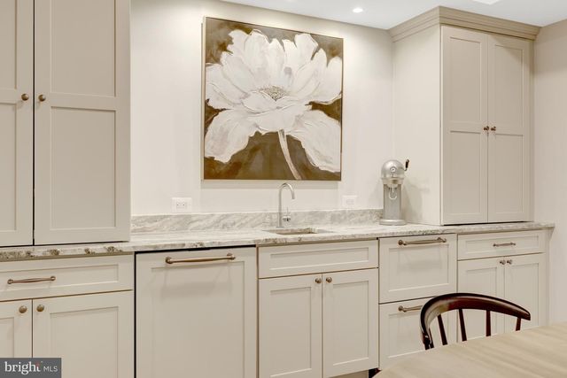 6514 FAIRLAWN DR, Mclean, VA 22101