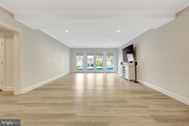 6514 FAIRLAWN DR, Mclean, VA 22101