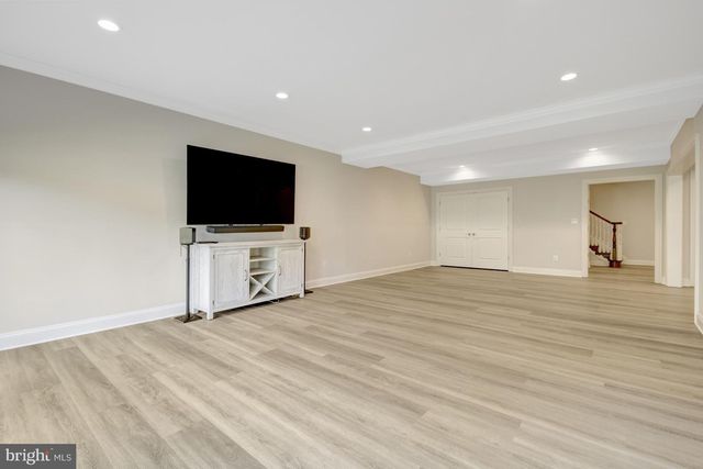 6514 FAIRLAWN DR, Mclean, VA 22101