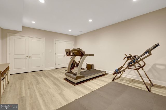 6514 FAIRLAWN DR, Mclean, VA 22101
