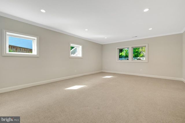 6514 FAIRLAWN DR, Mclean, VA 22101
