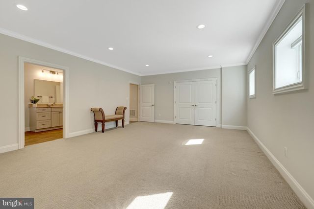 6514 FAIRLAWN DR, Mclean, VA 22101