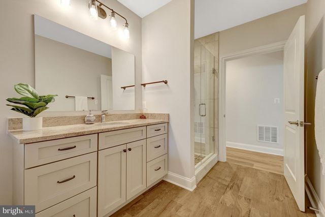 6514 FAIRLAWN DR, Mclean, VA 22101