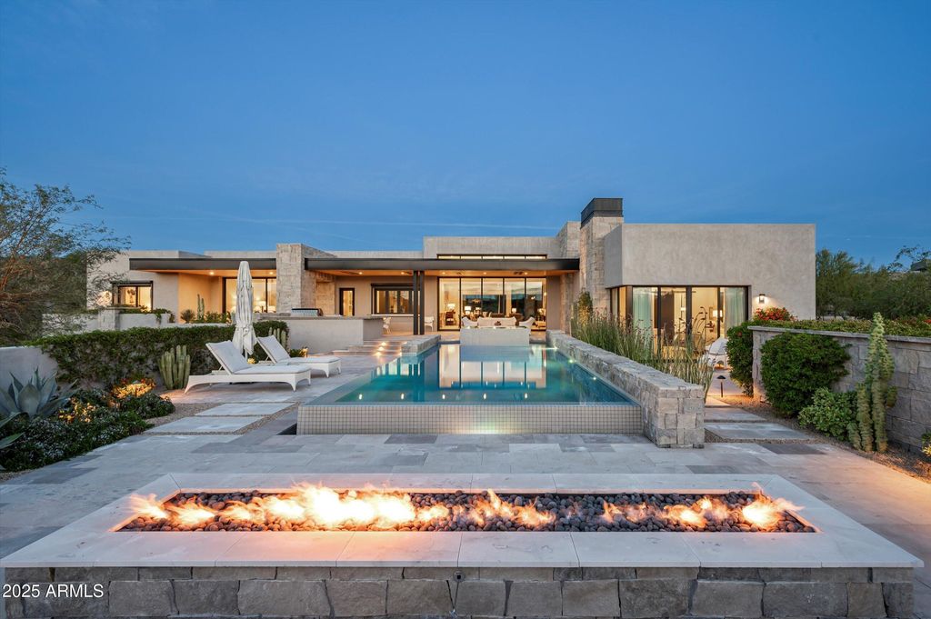 Image 1 of property listing at 9348 E BAJADA Road, Scottsdale, AZ 85262