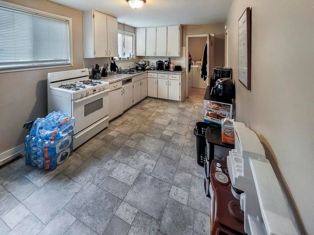 221 North Street, St Louis, MI 48880