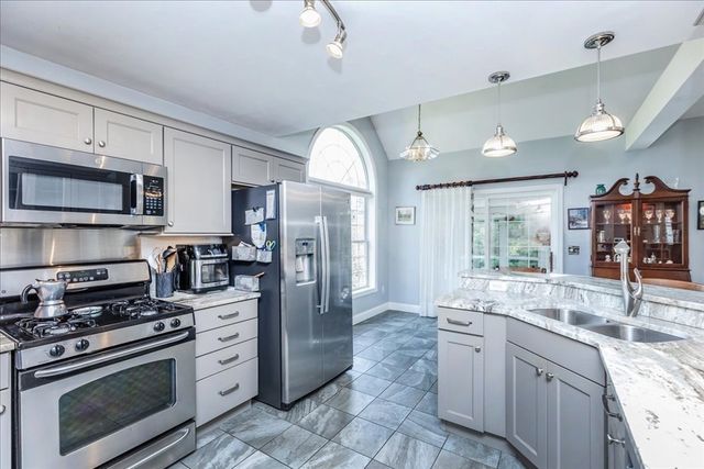 16 Dunlin Way, Portsmouth, NH 03801
