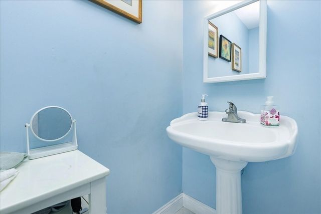 16 Dunlin Way, Portsmouth, NH 03801