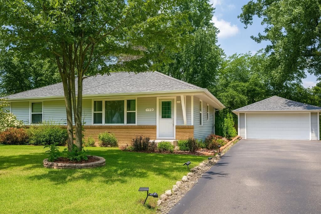 211 92nd Avenue NE, Blaine, MN 55434